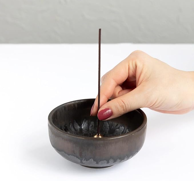 Asayu Japan Agarwood Incense Sticks - Low Smoke Japanese Incense, 40g (70-80 Sticks), Made in Japan, Smokeless for Less Irritation and Non-Toxic, for Meditation, Relaxation & Home Fragrance