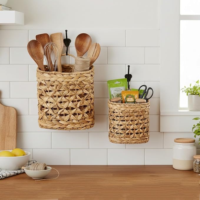 Set of 2 Wicker Wall Hanging Basket, Natural Water Hyacinth Hanging Wicker Decorative Basket, Handmade Woven Storage Organizer for Front Door Mail Flowers Garden House Wedding Wall Decorations