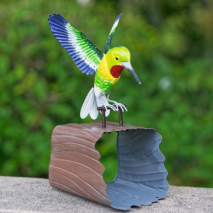 Metal Hummingbird Gutter Downspout Extensions, Outdoor Splash Block Sculpture Garden Decor, Waterproof Gutter Guard Garden Animal Statue Ornaments for Yard, Lawn