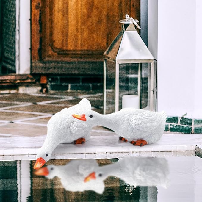 Garden Duck Statues Christmas Pond Decor Resin Goose Sculptures & Statues Funny Animal Outdoor Figurines Yard Art for Patio Pool Lawn, Ideal Gifts for Women Mom