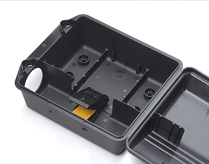 Tomcat Rodent Station, Includes 1 Rodent Station with 4 Bait Securing Rods and 1 Security Key - Fits Rat or Mouse Sized Traps (Baits & Traps Sold Separately) - Use Indoors or Outdoors (Pack of 4)