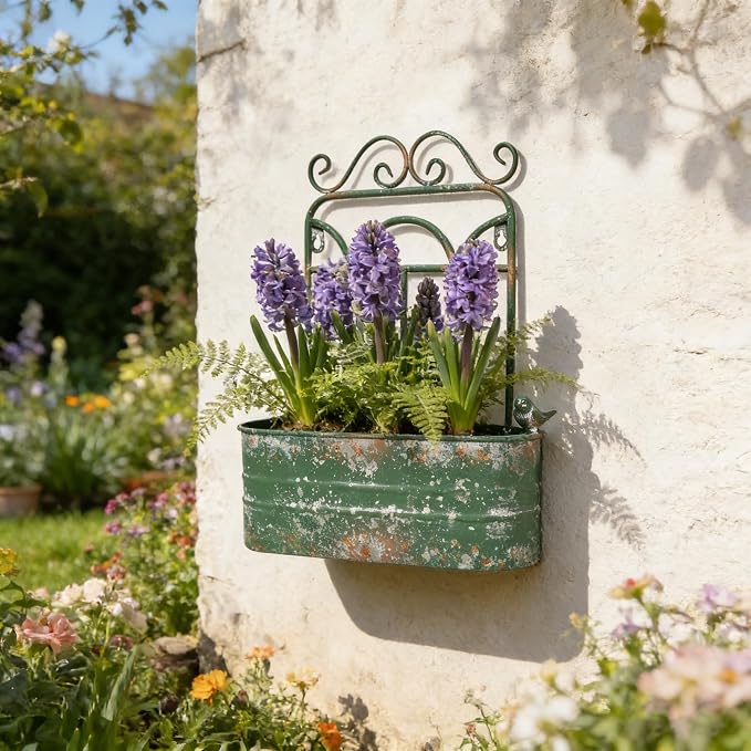 Rustic Metal Wall Planter Vintage Wall Mounted Flower Pot Distressed Wall Hanging Plant Basket Farmhouse Wall Decor for Indoor Outdoor Garden Home Yard (Green)