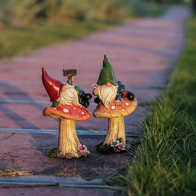 TERESA'S COLLECTIONS Resin Statues for Yard, Set of 2 Cute Garden Gnomes on Mushroom Statues for Outdoor Patio Porch Lawn, Ideal Gift for Dad Mom Birthday, Outside Decor Housewarming Gifts, 7"