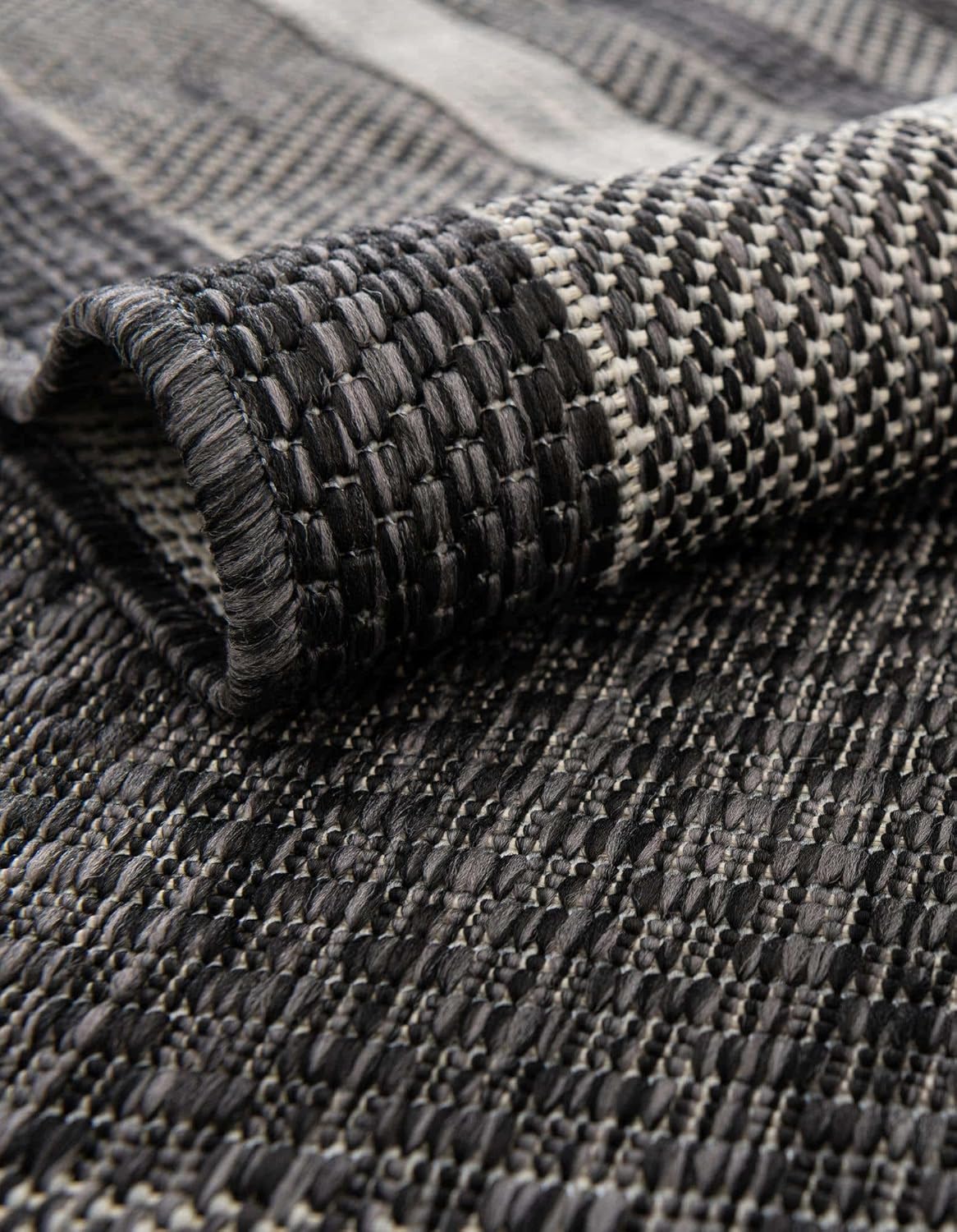 Unique Loom Outdoor Border Collection Area Rug - Soft Border (5' 3" Round, Black/ Ivory)