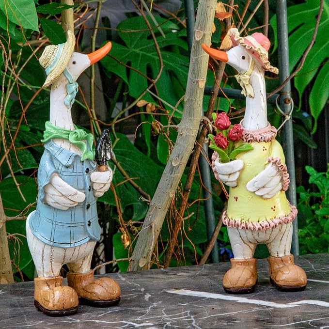 Garden Statues Couple Duck, Funny Cartoon Duck Garden Statues Indoor Outdoor Spring Decorations Cute Ducks Art Décor Goose for Yard Home Garden Patio and Office (2- Pack)