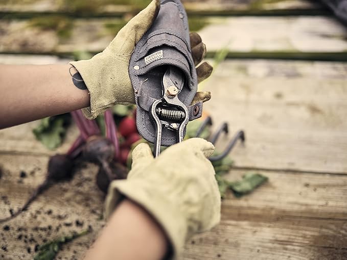 Barebones Pruner & Sheath - Vintage Inspired Japanese Design Pruners for Gardening - Multipurpose Pruning Shears with Canvas Sheath - Gardening Tools Made with Durable Steel