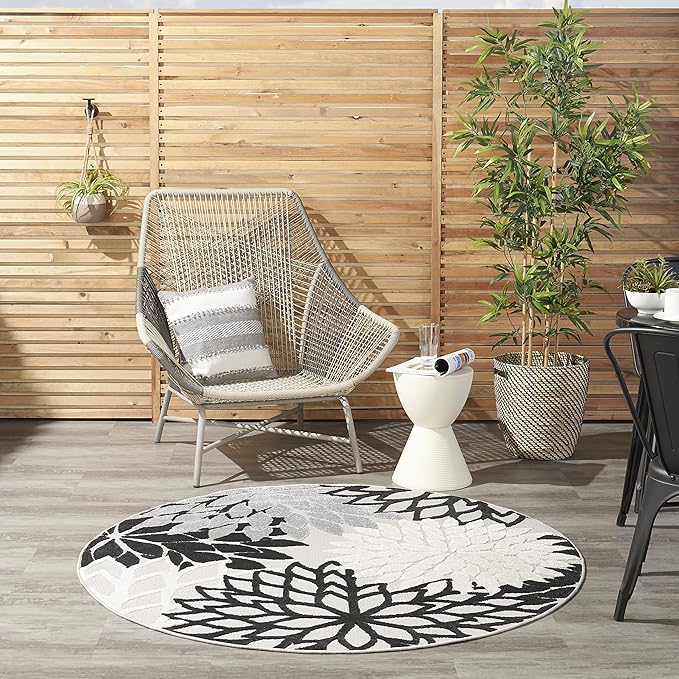 Nourison Home Aloha 48" Round Fabric Indoor/Outdoor Rug in Black/White Finish