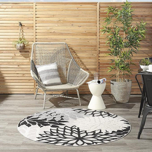 Nourison Home Aloha 48" Round Fabric Indoor/Outdoor Rug in Black/White Finish