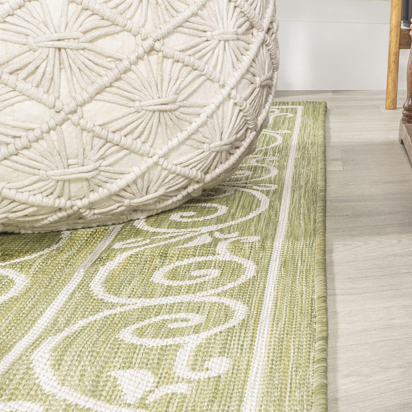 JONATHAN Y SMB106H-5SQ Charleston Vintage Filigree Textured Weave Indoor Outdoor Area Rug, Coastal,Traditional,Transitional Easy Clean,Bedroom,Kitchen,Backyard,Patio, Non-Shed, Green/Cream, 5' Square