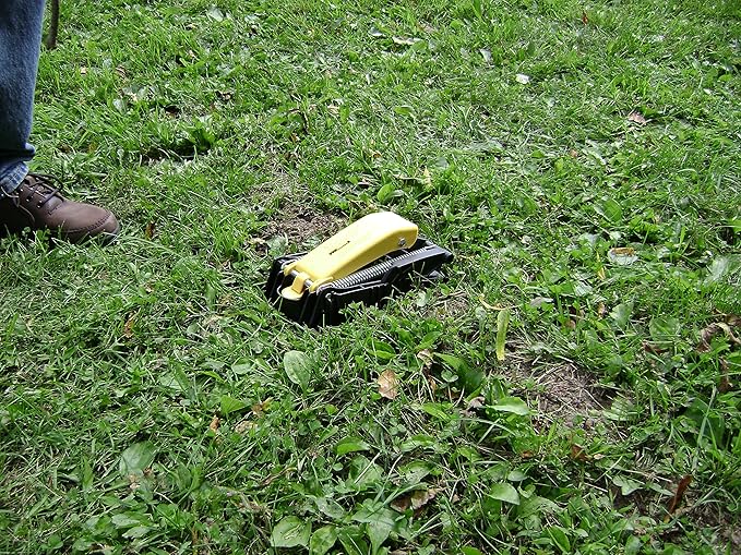 Tomcat Mole Trap, Innovative and Effective Mole Remover Trap Kills Without Drawing Blood, Reusable and Hands-Free, 2 Traps